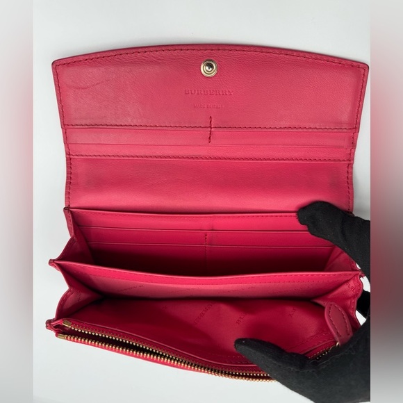 Burberry Wallet with Unbranded Chain | Overall Good Condition - Picture 4 of 12